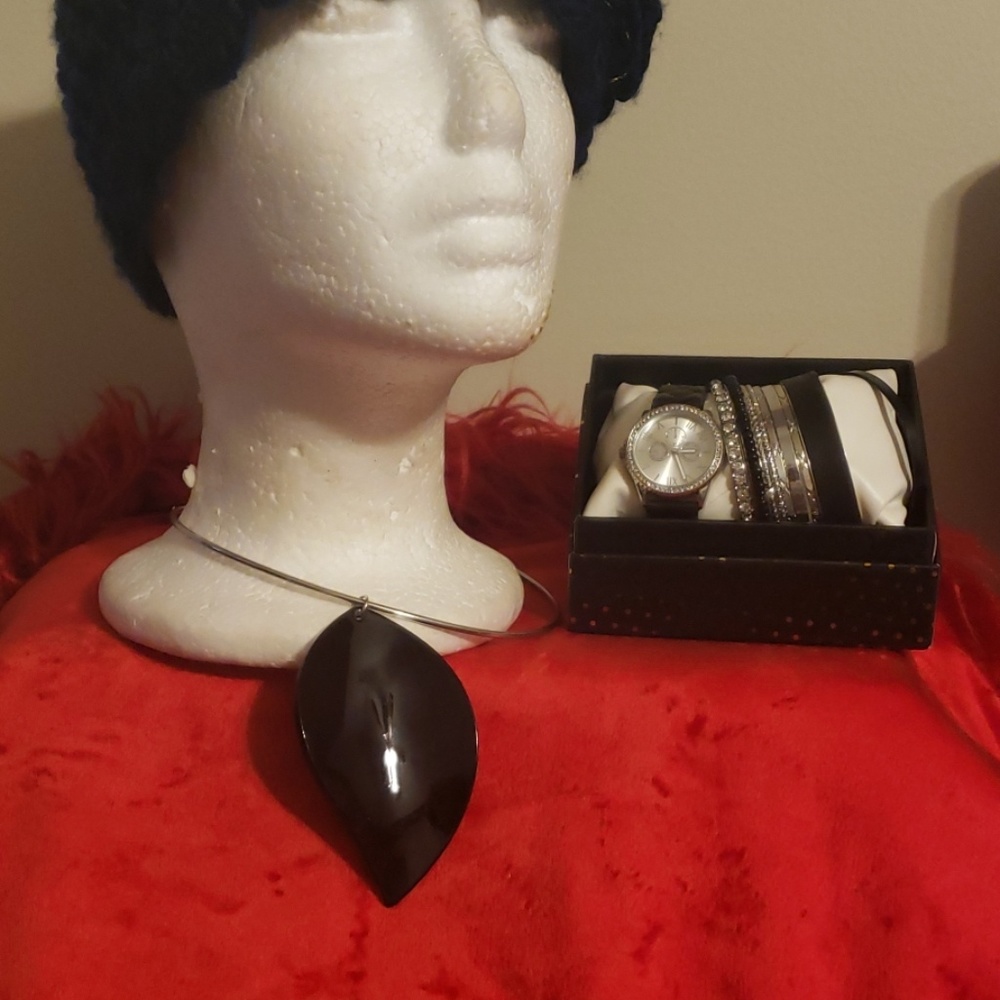 Black and silver leaf necklace